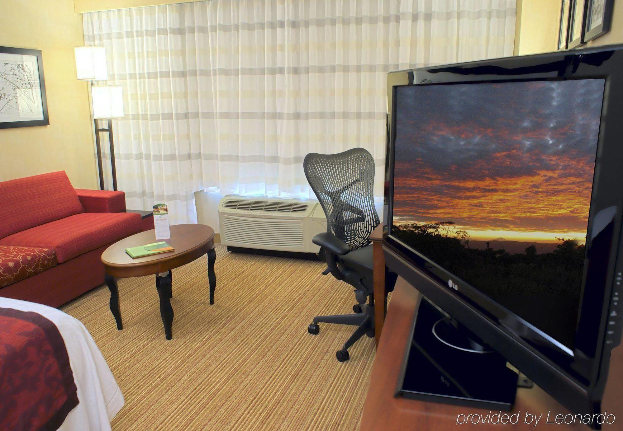 Courtyard By Marriott Silver Spring Downtown Room photo